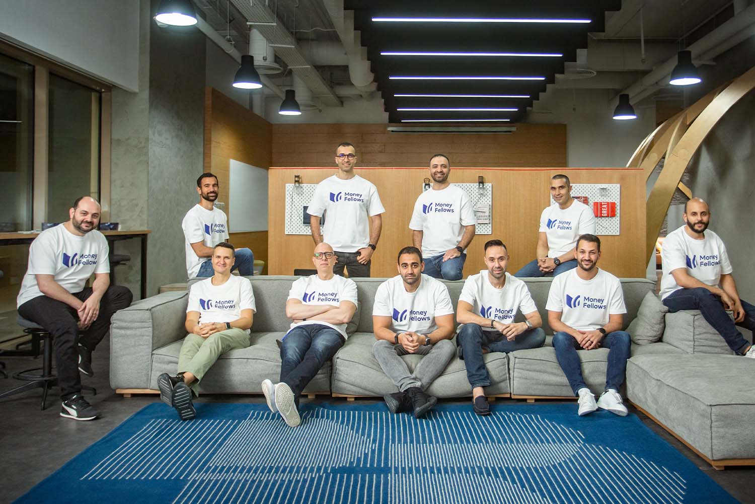 مديرين جميع الأقسام في شركة ماني فيللوز خلال جولة الاستثمار الجديدة