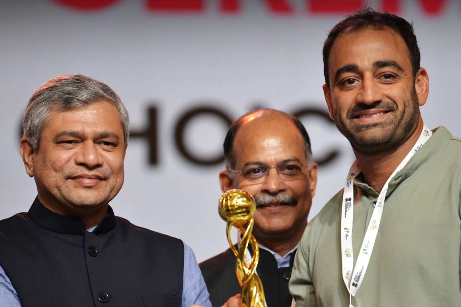 Ahmed Wadi the founder and CEO of Money Fellows while receiving  the top Audience Choice Startup Award